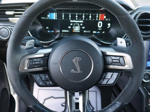 Used 2022 Ford Mustang Shelby GT500 w/ Carbon Fiber Track Pack RWD image 23