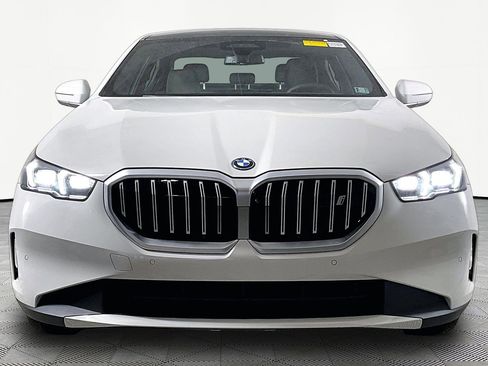 Certified 2025 BMW i5 xDrive40 w/ Premium Package image 2