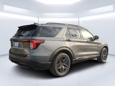 Used 2025 Ford Explorer ST-Line w/ ST-Line Street Pack AWD/4WD image 3