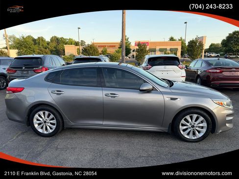 Used 2018 Kia Optima EX w/ Premium Package FWD image 6
