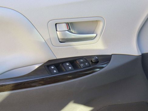 Used 2019 Toyota Sienna XLE image 15