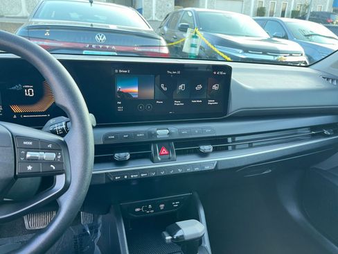 Used 2025 Kia K4 LXS image 18