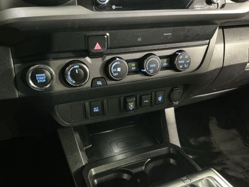 Used 2020 Toyota Tacoma TRD Off-Road AWD/4WD image 21