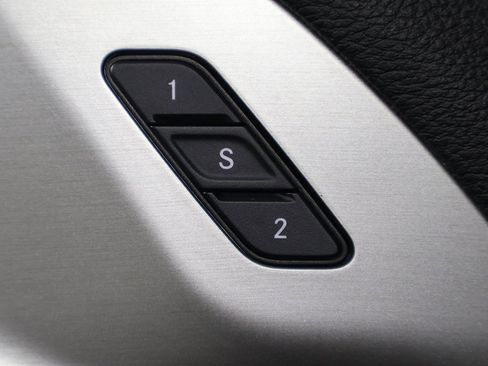 Used 2023 Chrysler Pacifica Limited w/ Uconnect Theater Family Group image 41