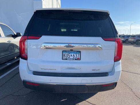 Used 2023 GMC Yukon XL SLT w/ SLT Luxury Package image 3