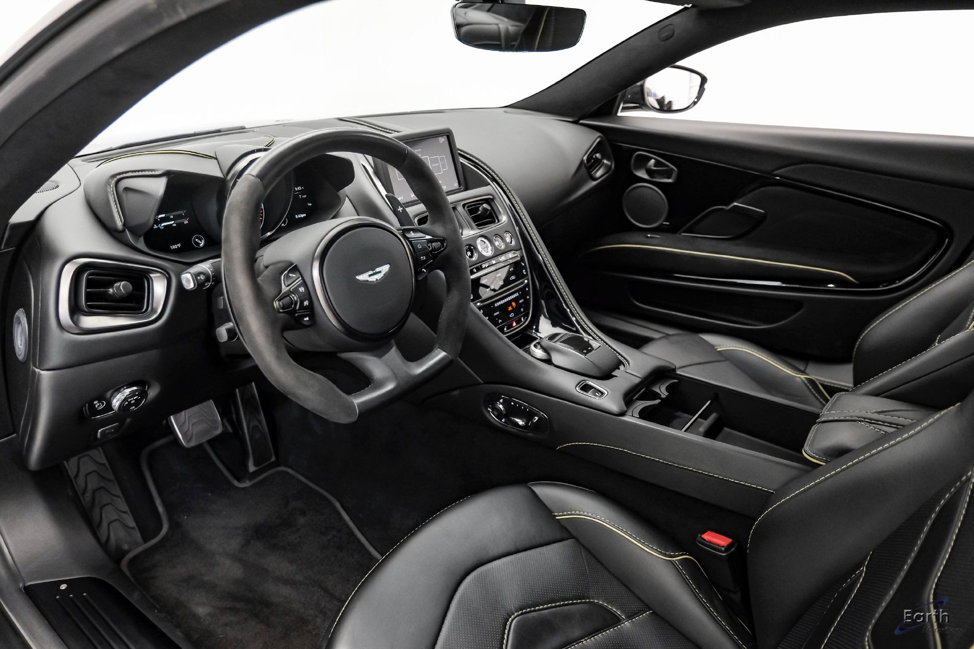Used 2019 Aston Martin DBS Superleggera RWD image 3
