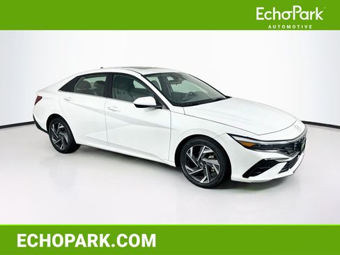 Used 2025 Hyundai Elantra SEL FWD image 1