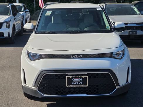 Used 2025 Kia Soul LX w/ LX Technology Package FWD image 2