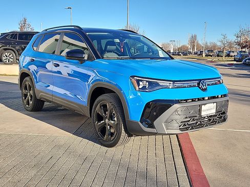 New 2025 Volkswagen Taos SE image 5