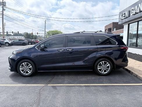 Used 2022 Toyota Sienna XLE w/ XLE Plus Package AWD/4WD image 2