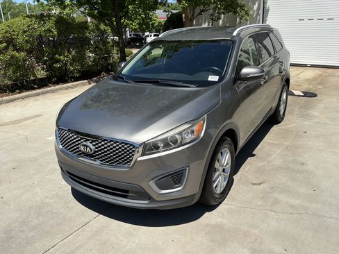 Used 2018 Kia Sorento FWD image 5