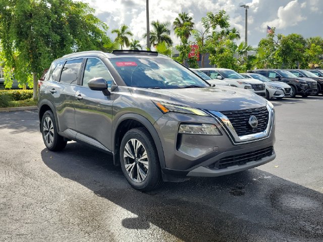 Used 2023 Nissan Rogue SV w/ SV Premium B Package FWD image 3
