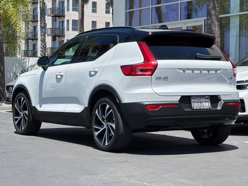 Used 2021 Volvo XC40 T5 R-Design w/ Advanced Package AWD/4WD image 3