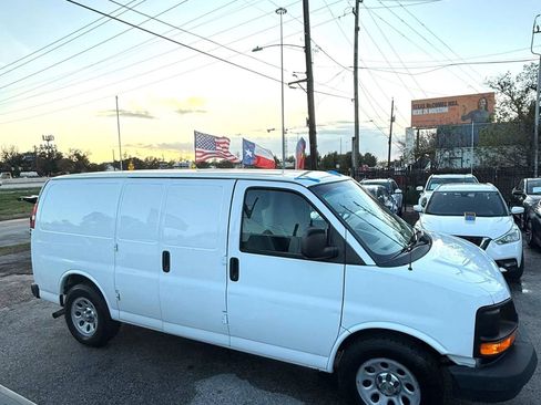 Used 2014 Chevrolet Express 1500 RWD image 8