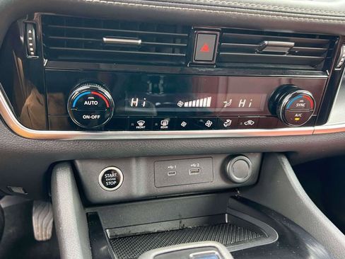 Used 2021 Nissan Rogue SV image 26