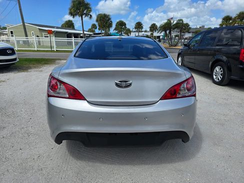 Used 2010 Hyundai Genesis 3.8 image 8