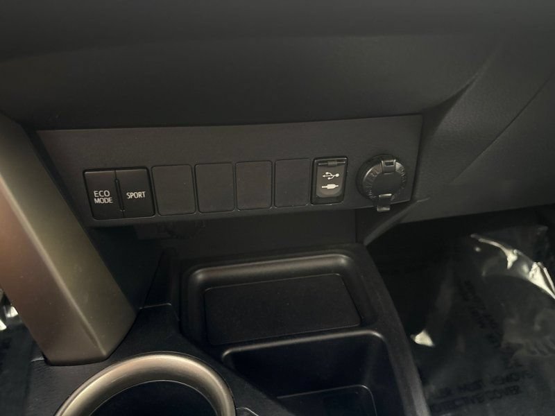 Used 2014 Toyota RAV4 LE AWD/4WD image 28