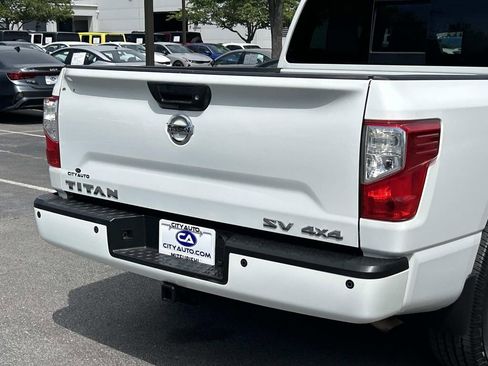 Used 2017 Nissan Titan SV AWD/4WD image 13