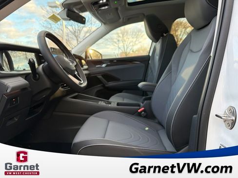 New 2026 Volkswagen Tiguan SE image 9