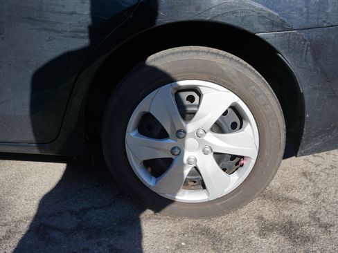 Used 2016 Toyota Corolla LE image 5