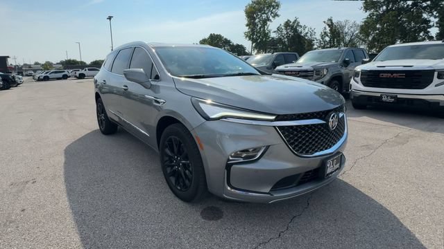Used 2024 Buick Enclave Avenir w/ Avenir Technology Package FWD image 3