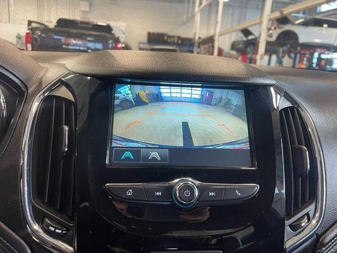 Used 2018 Chevrolet Cruze Premier image 25