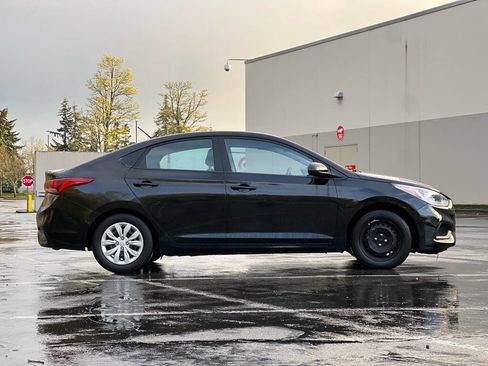 Used 2021 Hyundai Accent SE image 6