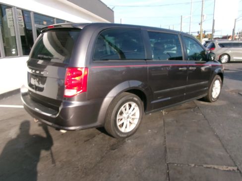 Used 2016 Dodge Grand Caravan American Value Package w/ UConnect Hands-Free Group FWD image 3