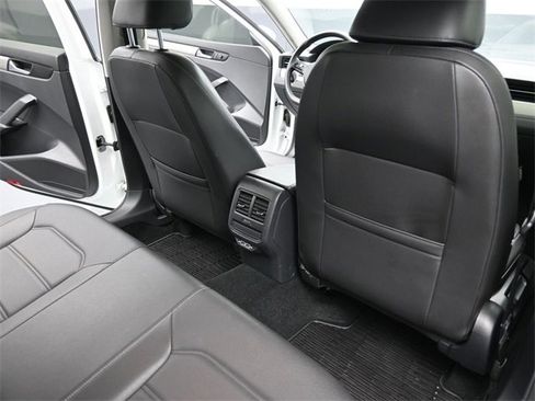 Used 2020 Volkswagen Passat 2.0T SE w/ Sunroof Package image 27