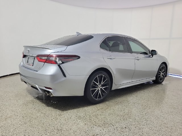 Used 2023 Toyota Camry SE FWD image 5