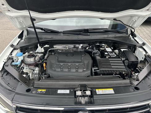 Certified 2022 Volkswagen Tiguan SE R-Line image 30