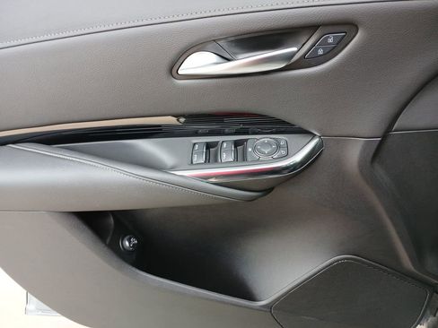 Used 2024 Cadillac XT4 Luxury w/ Cold Weather Package image 24