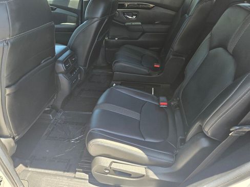 Certified 2025 Honda Pilot Touring image 15