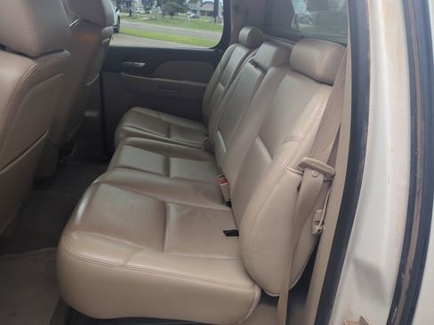 Used 2013 Chevrolet Avalanche LTZ AWD/4WD image 14