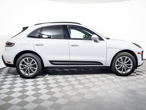 Certified 2023 Porsche Macan AWD/4WD image 9