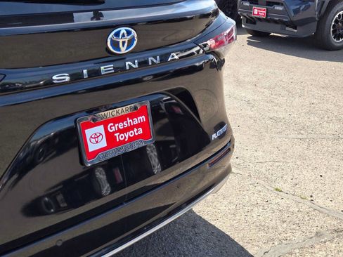 Certified 2025 Toyota Sienna Platinum AWD/4WD image 14