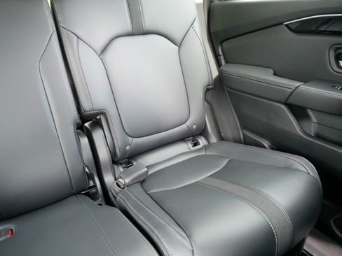 Used 2023 Honda Pilot Touring image 14