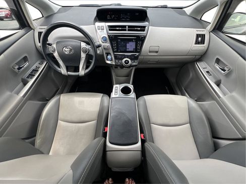 Used 2016 Toyota Prius V Five FWD image 2