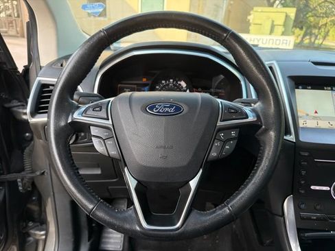 Used 2017 Ford Edge Titanium w/ Equipment Group 301A FWD image 7