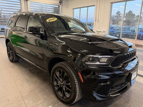 Used 2025 Dodge Durango GT image 1