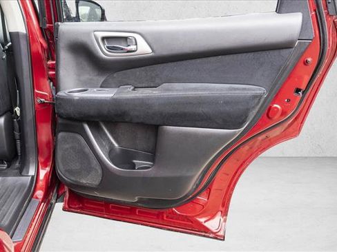 Used 2015 Nissan Pathfinder S image 27
