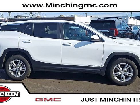 Used 2023 GMC Terrain SLE w/ Driver Convenience Package image 4