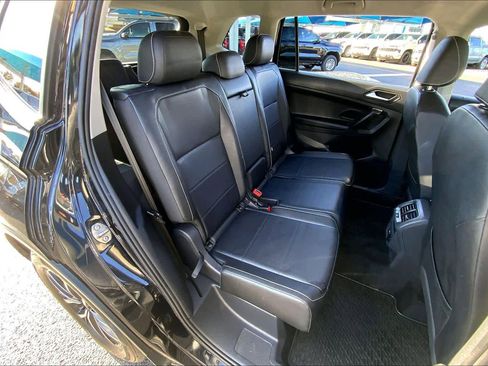 Used 2021 Volkswagen Tiguan SE image 19