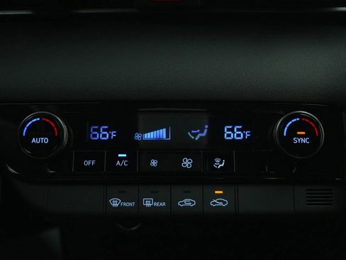 Used 2025 Hyundai Elantra Sport image 35