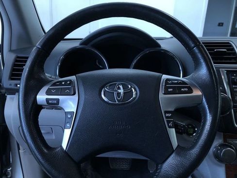 Used 2013 Toyota Highlander Limited AWD/4WD image 25