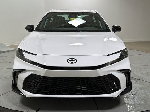 New 2026 Toyota Camry Hybrid image 2