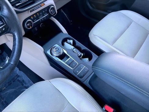 Used 2020 Ford Escape Titanium image 14