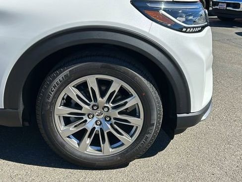 New 2026 Ford Explorer Platinum image 9