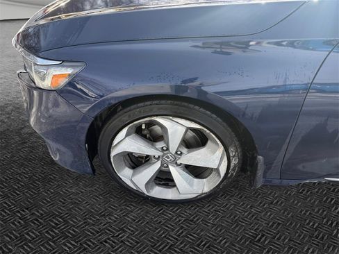 Used 2018 Honda Accord Touring image 10