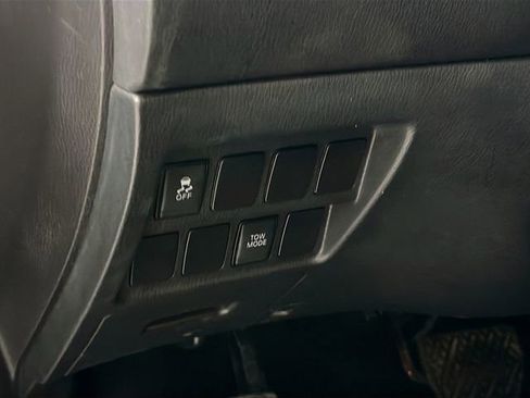 Used 2017 Nissan Pathfinder SV image 10